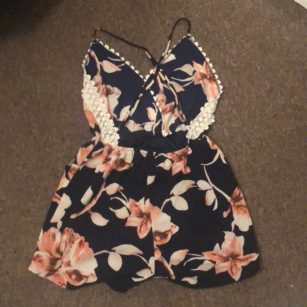 Backless Romper - Picture 3 of 4